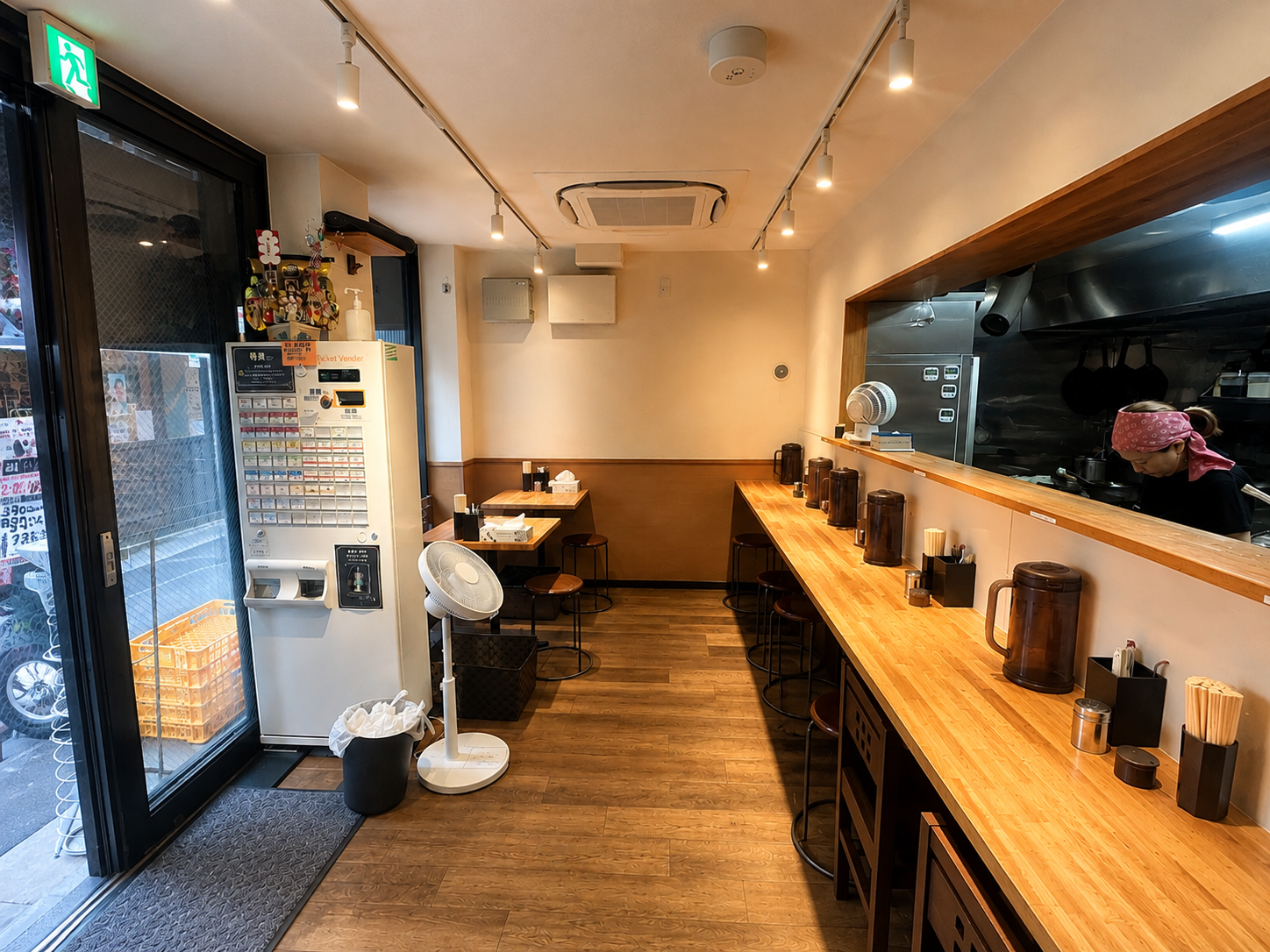 荻窪武茂の店内